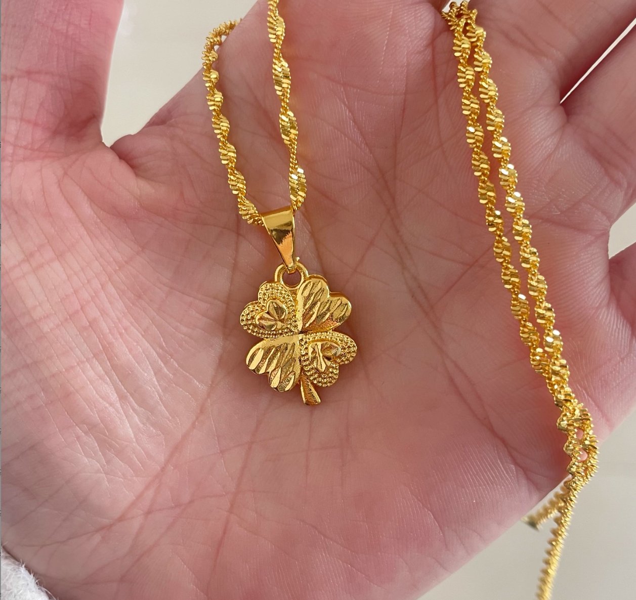 Gold-plated Brass Pendant Necklace For Women, Water Wave Textured Collarbone Chain - Image 3