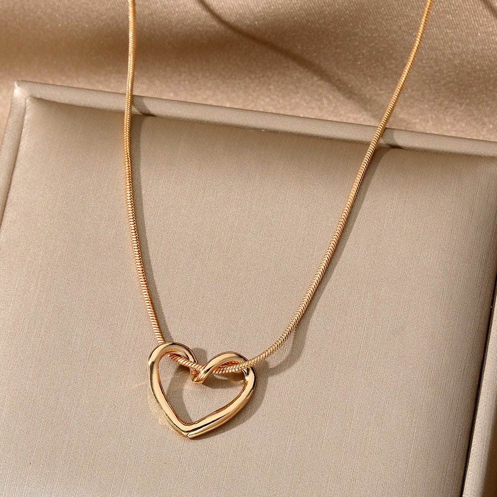 Niche Hollow Heart Necklace For Women - Image 2