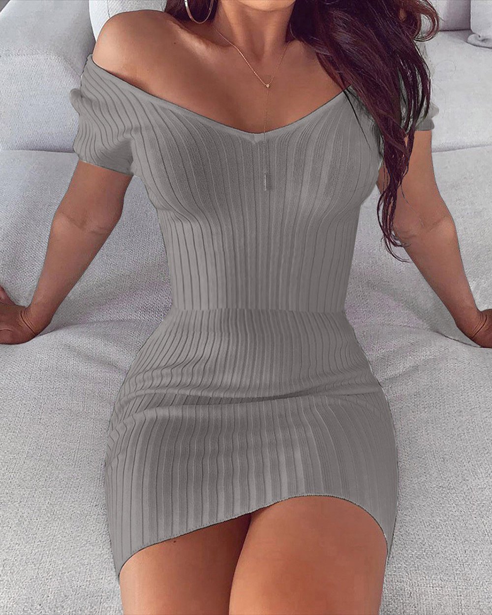 V-neck solid color slim dress - Image 4