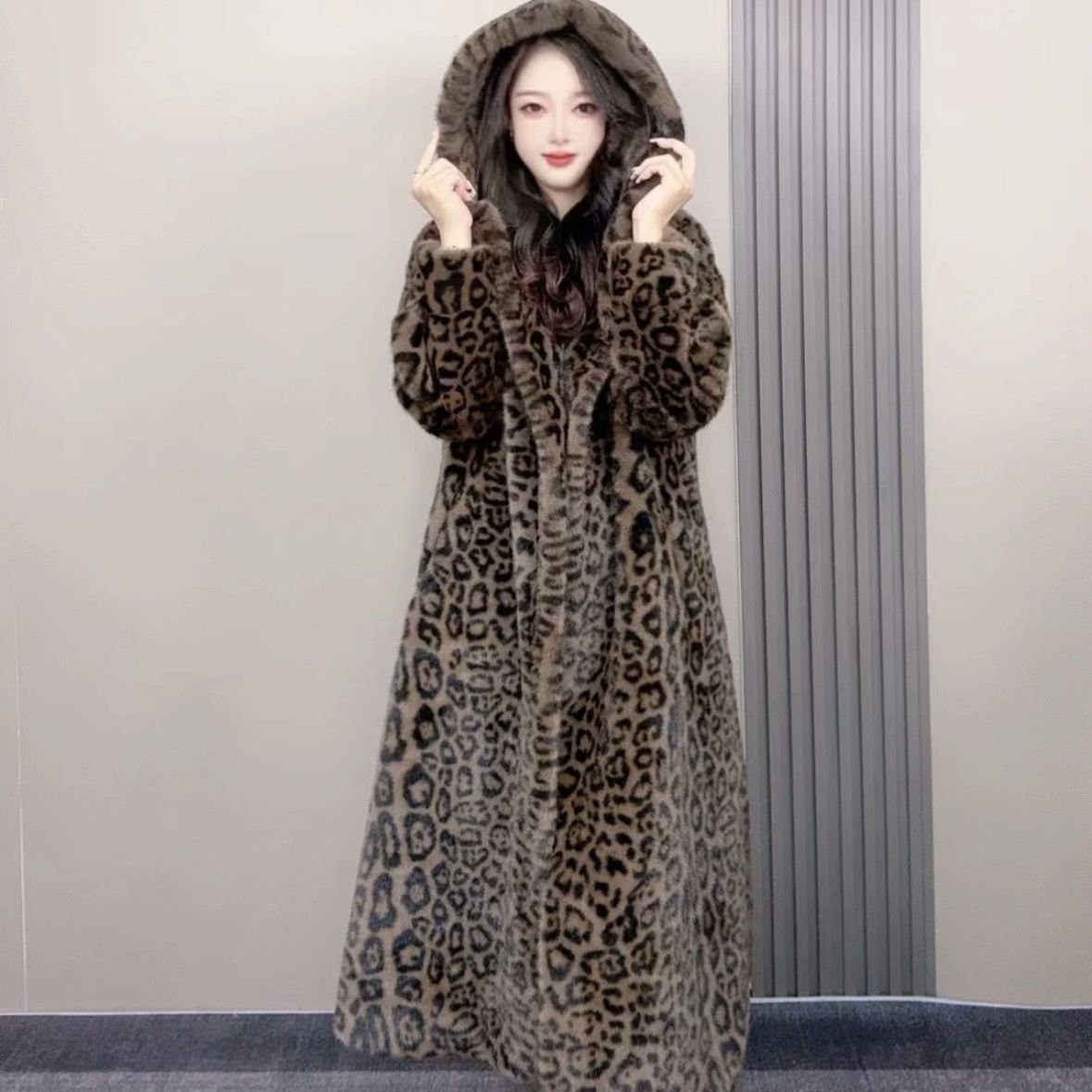 Loose Plus Size Long Leopard Print Fur Coat - Image 4